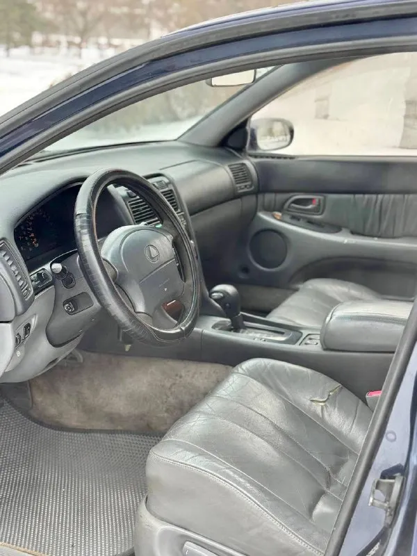 🇯🇵 lexus gs300 💰цена: 260 000р 🏢город: мариуполь 📅год выпуска: 1993 🧾пробег: 414 345км. ⚙️двигатель: 3.0 ⛽топливо: бензин ⚙️кпп: автомат 📞 телефон: +7-949-727-41-51 +7-949-551-91-52 +7-989-263-55-56 💾 описание: ✅ gs300 - японский седан бизнес класса с комфортным и просторным салоном и высоким клиренсом. сборка япония. ✅ двигатель 3.0 2jz ge в народе именуемый "миллионник" в паре с классическим автоматом, очень надёжный и не прихотливый, работает отлично. ✅ красивые литые диски на хорошей зимней резине, магнитола с bluetooth, кожаный салон, люк, сигнализация, led свет. полное переоформление. улица шевченко 269 - фотография - 9