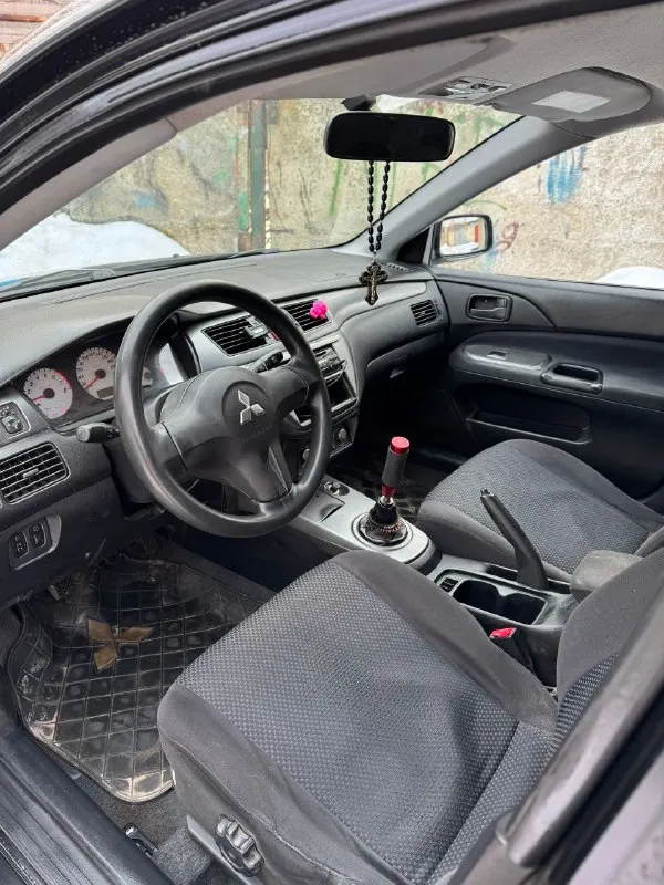 💶 цена: 430.000р (торг уместен) 📮 город:донецк днр 🚘 марка / модель: mitsubishi lancer 9 📅 год выпуска:2006 📊 пробег: 210.000 км ⛽ двигатель (тип, объем, ):бензин 1.6 🔧 тип кпп:механика 📝 описание: двигатель работает отлично, не дымит, не троит ! кпп переключается мягко и плавно ! ходовая не гремит, не стучит, никуда не тянет! машина без ржавчины и гнили (есть небольшие нюансы на передней левой и задней левой двери)! кондиционер заправлен и работает хорошо ! стоят дорогие диски r16 с хорошей резиной ! стоит хорошая музыка ! установлен приятный прямоточный выхлоп hks (заводской выхлоп отдаю в подарок)! установлена распорка передних стаканов! поменял ремень грм, ролик, сальник распредвала, датчик положение коленвала, заменил жидкость гур, антифриз, тормозную жидкость, прокладку клапанной крышки! машина хранится в тёплом гараже ! я владелец по птс, птс оригинал ! в подарок отдам новые тормозные колодки ручника, ремкомплект суппортов. +79493268970 - фотография - 6