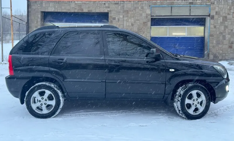 Продам kia sportage 2008 год.
1 Владелец за все время эксплуатации. ✅
Покупался в автосалоне в луганске. ✅
Двигатель 2.0 бензин. Кпп механика.
Состояние кузова в отличном состоянии. Рыжиков и гнили нет. Комплектация: электрозеркала, электростеклоподьемники 4 шт, abs, esp, климат контроль, подогрев сидений, камера заднего вида, музыка. Комплект летней резины в подарок 🎁
💸 Цена 1млн 20 тыс руб
Звонить по
☎ +79592691000, Есть telegram и max

📞 Звоните: +7(959)2691000 - фотография - 7