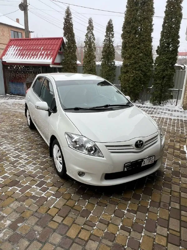 Продам toyota auris рестайлинг 2010 года в отличном состоянии! машина куплена в автосалоне в донецке (один хозяин с момента покупки) в дтп не участвовала, стекла родные, ! машина на полноценном автомате(не робот ) пробег 140 т(родной) 1.6 стоит сигнализация, складные зеркала делать ничего не надо!сел поехал! фильтра масла поменяны! машина очень мягкая, шустрая, без посторонних звуков ! +79494162203 цена:1 100 000 осмотр донецк/макеевка практически вся в заводском окрасе! 📲 tg: елена мушта 📞 звоните: +7(949)4162203 - фотография - 2