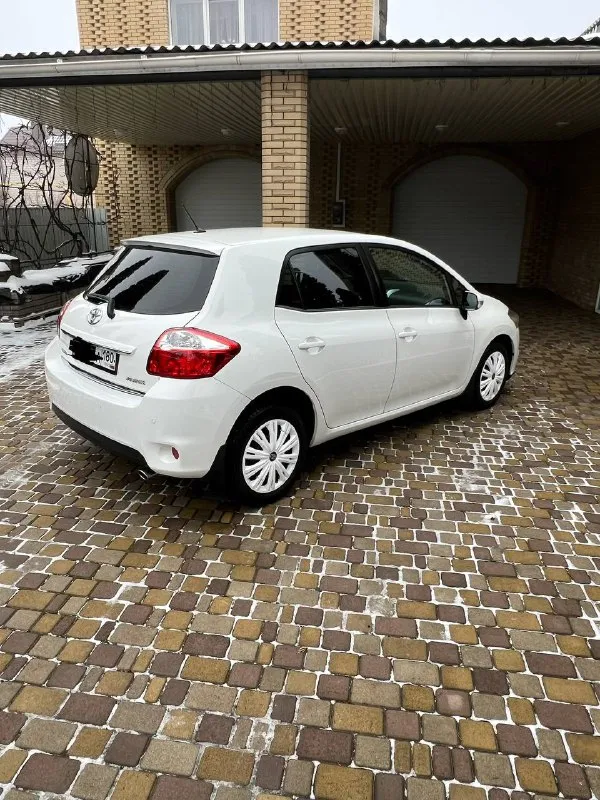 Продам toyota auris рестайлинг 2010 года в отличном состоянии! машина куплена в автосалоне в донецке (один хозяин с момента покупки) в дтп не участвовала, стекла родные, ! машина на полноценном автомате(не робот ) пробег 140 т(родной) 1.6 стоит сигнализация, складные зеркала делать ничего не надо!сел поехал! фильтра масла поменяны! машина очень мягкая, шустрая, без посторонних звуков ! +79494162203 цена:1 100 000 осмотр донецк/макеевка практически вся в заводском окрасе! 📲 tg: елена мушта 📞 звоните: +7(949)4162203 - фотография - 3