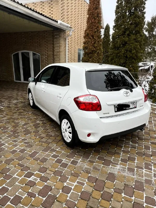 Продам toyota auris рестайлинг 2010 года в отличном состоянии! машина куплена в автосалоне в донецке (один хозяин с момента покупки) в дтп не участвовала, стекла родные, ! машина на полноценном автомате(не робот ) пробег 140 т(родной) 1.6 стоит сигнализация, складные зеркала делать ничего не надо!сел поехал! фильтра масла поменяны! машина очень мягкая, шустрая, без посторонних звуков ! +79494162203 цена:1 100 000 осмотр донецк/макеевка практически вся в заводском окрасе! 📲 tg: елена мушта 📞 звоните: +7(949)4162203 - фотография - 4