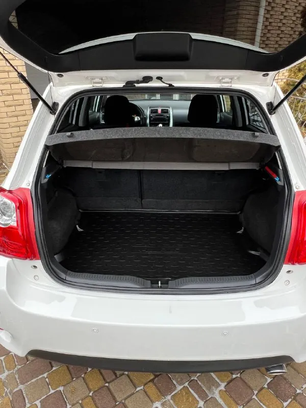 Продам toyota auris рестайлинг 2010 года в отличном состоянии! машина куплена в автосалоне в донецке (один хозяин с момента покупки) в дтп не участвовала, стекла родные, ! машина на полноценном автомате(не робот ) пробег 140 т(родной) 1.6 стоит сигнализация, складные зеркала делать ничего не надо!сел поехал! фильтра масла поменяны! машина очень мягкая, шустрая, без посторонних звуков ! +79494162203 цена:1 100 000 осмотр донецк/макеевка практически вся в заводском окрасе! 📲 tg: елена мушта 📞 звоните: +7(949)4162203 - фотография - 5