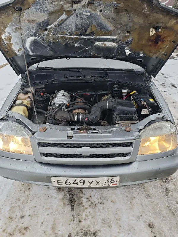 Шевроле нива 4х4 2006г. автомобиль на полном ходу, доедет куда угодно и обратно! 1.7, инжектор после кап. ремонта, убедитесь при осмотре, движок шепчет. по металлу все целое, варить не надо. изъяны только внешне! юридически чистая, документы на руках, переоформление без проблем. ходовая мячик, раздатки работают в штатном режиме. комплектация с кондиционером!!! 2 электроподьемника, сигнализация, подогрев передних сидений, гур перебран, рулевая новая. цена 330 000р уместен торг осмотр в г. енакиево +79491016439 +79518746583 📲 tg: руслан 📞 звоните: +7(949)1016439 - фотография - 3