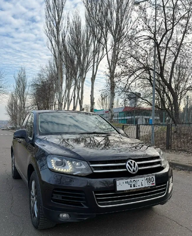 Продам volkswagen touareg nf 2011г. в 4wd мотор 3.6 бензин самый надежный в линейке машина обслуживается vag сервисом. новое:рычаги, саленблоки, тормоза, балоны. машина официальная(сборка немецкая) максимальная комплектация: музыка dynaudio+прошивка, память сидений, лобовое с обогревом, оптика максимальная ксенон, кожа, авто затемнение, круиз, подогрев руля, 4х зонный климат(с управлением сзади) бесключевой доступ. start-stop сигнализация автозапуск 4 родных ключа. 2 комплекта резины зима/лето. ковриков тоже. я хозяин любое оформление, тех осмотр есть. возможен обмен цена 1.800🍋 торг все вопросы по номеру +79494868553 📞 🇷🇺 звоните: +79494868553 - фотография - 2