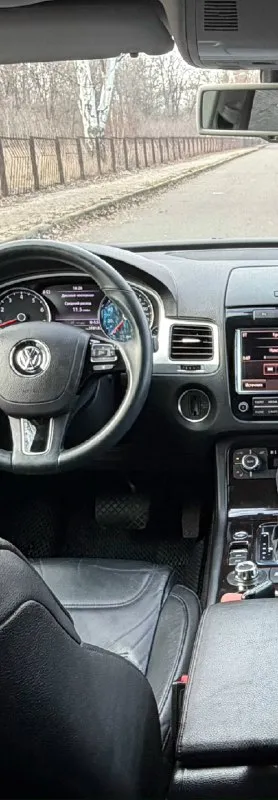 Продам volkswagen touareg nf 2011г. в 4wd мотор 3.6 бензин самый надежный в линейке машина обслуживается vag сервисом. новое:рычаги, саленблоки, тормоза, балоны. машина официальная(сборка немецкая) максимальная комплектация: музыка dynaudio+прошивка, память сидений, лобовое с обогревом, оптика максимальная ксенон, кожа, авто затемнение, круиз, подогрев руля, 4х зонный климат(с управлением сзади) бесключевой доступ. start-stop сигнализация автозапуск 4 родных ключа. 2 комплекта резины зима/лето. ковриков тоже. я хозяин любое оформление, тех осмотр есть. возможен обмен цена 1.800🍋 торг все вопросы по номеру +79494868553 📞 🇷🇺 звоните: +79494868553 - фотография - 5