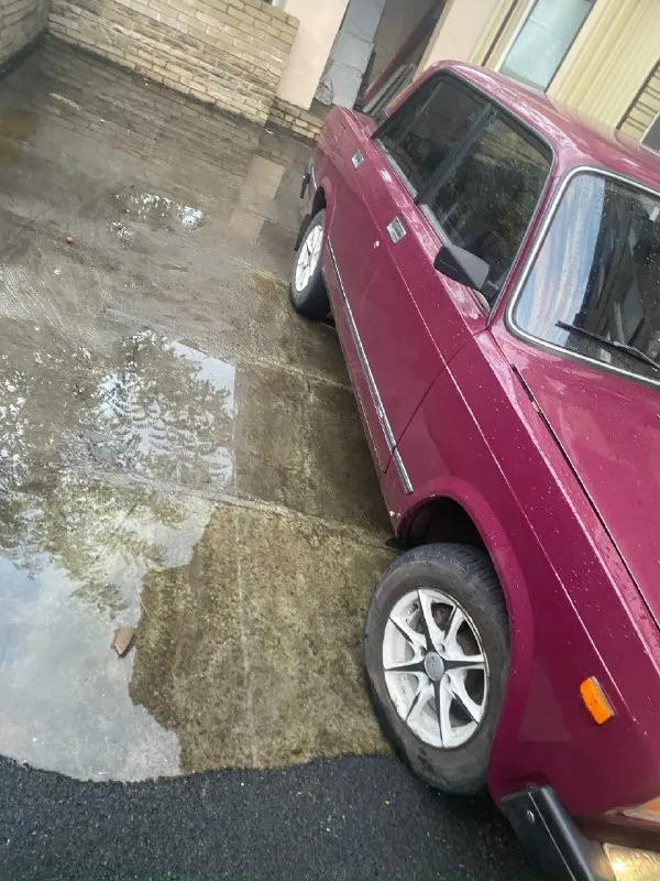 Продам ваз 2107 1 хозяин пробег 99к год выпуска 1995 кпп 4 ступка едет отлично не гнилая от слова со... - фотография