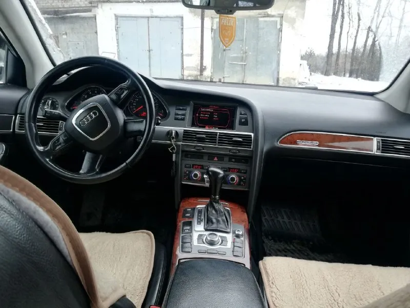 Продам audi quattro a6, 3.0 бензин, 2005 г. в. , бензин, акпп, предмаксимальная комплектация, расширенная мультимедиа, без ключевой доступ, кнопка старт/стоп, полный электропакет, электропривод сиденья водителя и пассажира, двухтонный климат контроль, подогрев передних сидений, датчик дождя и света, адаптивные ксеноновые фары. по мотору нареканий нет, не дымит, не троит, прошла то с заменой всех жидкостей. коробка не пинается, переключается плавно, без рывков. цена 650000, торг. +79493088434 📞 звоните: +7(949)3088434 - фотография - 4