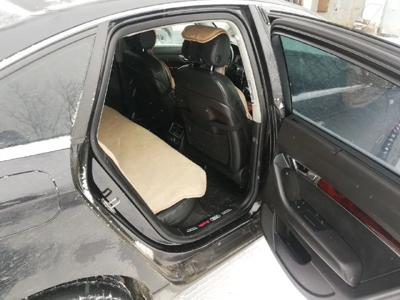 Продам audi quattro a6, 3.0 бензин, 2005 г. в. , бензин, акпп, предмаксимальная комплектация, расширенная мультимедиа, без ключевой доступ, кнопка старт/стоп, полный электропакет, электропривод сиденья водителя и пассажира, двухтонный климат контроль, подогрев передних сидений, датчик дождя и света, адаптивные ксеноновые фары. по мотору нареканий нет, не дымит, не троит, прошла то с заменой всех жидкостей. коробка не пинается, переключается плавно, без рывков. цена 650000, торг. +79493088434 📞 звоните: +7(949)3088434 - фотография - 5