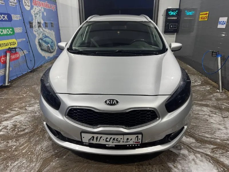 Продам kia ceed jd, 2014 г. В.
Цена: 1 100 000 ₽

Продаю надежный и комфортный автомобиль kia ceed jd 2014 года.
Я третий владелец.

Характеристики:
• Коробка передач: автомат
• Пробег: 198 000 км
• Двигатель: бензин
• Привод: передний

Комплектация:
• Подогрев передних сидений
• Подогрев руля
• Подогрев зеркал
• Подрулевые лепестки переключения передач
• Кондиционер
• Электропакет

Автомобиль полностью на ходу, регулярно обслуживался.
Юридически чист, без ограничений.

Цена: 1 100 000 ₽, торг у капота.
📍 Осмотр в донецке.
📲 Связь в telegram: +7 949 833-58-91 - фотография - 3