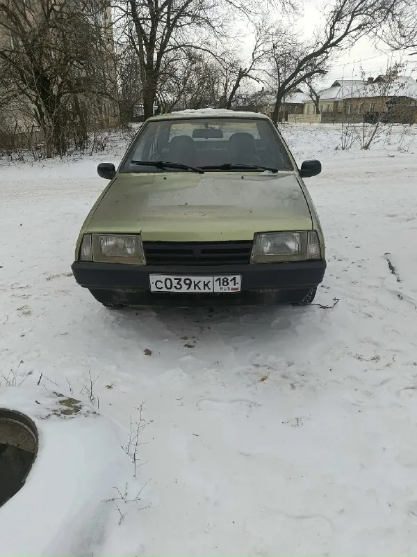 Продам ваз 21099. 1999г. карбюратор. 1.5. двигатель бодрый, не дымит, не троит. коробка 5ст. ходовка перебрана: новые привода полностью, стойки в круг, ромашки, шаровые. по кузову варили пару лет назад: пороги, дно, крепление под балку, телевизор. внешка на фото, на езду не влияет. салон чистый и опрятный. на сиденьях велюровые чехлы. передние электростеклоподъемники, еврокарты с ваз 2115.багажник с кнопки открывается. по электрике все работает: печка отлично геет, ближний- дальний свет, повороты, дворники. все моргает - светится. стоит хорошая резина белка. авто местное не пригон. стс, птс, дкп на руках. цена 105000р. торг только на бензин. осмотр горловка. +79493236024 тг +79490483870 миранда 📞 звоните: +7(949)3236024 - фотография - 4