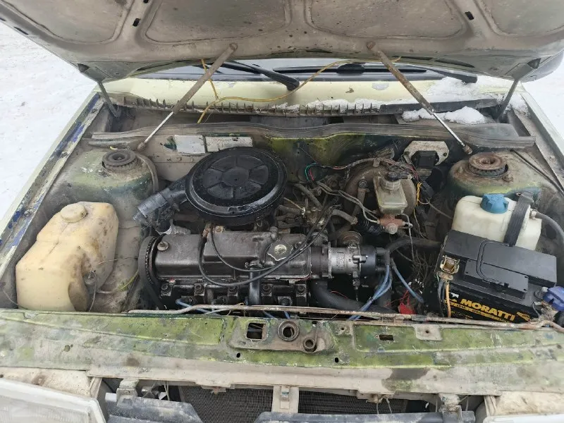 Продам ваз 21099. 1999г. карбюратор. 1.5. двигатель бодрый, не дымит, не троит. коробка 5ст. ходовка перебрана: новые привода полностью, стойки в круг, ромашки, шаровые. по кузову варили пару лет назад: пороги, дно, крепление под балку, телевизор. внешка на фото, на езду не влияет. салон чистый и опрятный. на сиденьях велюровые чехлы. передние электростеклоподъемники, еврокарты с ваз 2115.багажник с кнопки открывается. по электрике все работает: печка отлично геет, ближний- дальний свет, повороты, дворники. все моргает - светится. стоит хорошая резина белка. авто местное не пригон. стс, птс, дкп на руках. цена 105000р. торг только на бензин. осмотр горловка. +79493236024 тг +79490483870 миранда 📞 звоните: +7(949)3236024 - фотография - 5