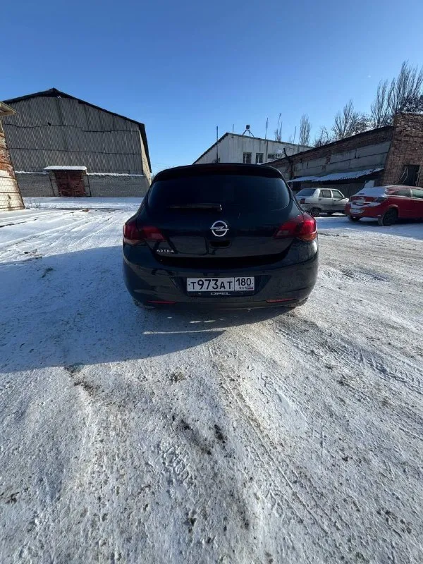 Продам опель астра j год 2011 пробег 197 тысяч 1.6 бензин акпп авто в хорошем состоянии, полностью обслужен, зимняя резина на 16 штампах, лето на 17 дисках г. горловка цена 750 000р торг тел +79493650945 - фотография - 2