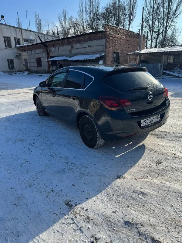 Продам опель астра j год 2011 пробег 197 тысяч 1.6 бензин акпп авто в хорошем состоянии, полностью обслужен, зимняя резина на 16 штампах, лето на 17 дисках г. горловка цена 750 000р торг тел +79493650945 - фотография - 4