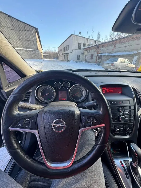 Продам опель астра j год 2011 пробег 197 тысяч 1.6 бензин акпп авто в хорошем состоянии, полностью обслужен, зимняя резина на 16 штампах, лето на 17 дисках г. горловка цена 750 000р торг тел +79493650945 - фотография - 8