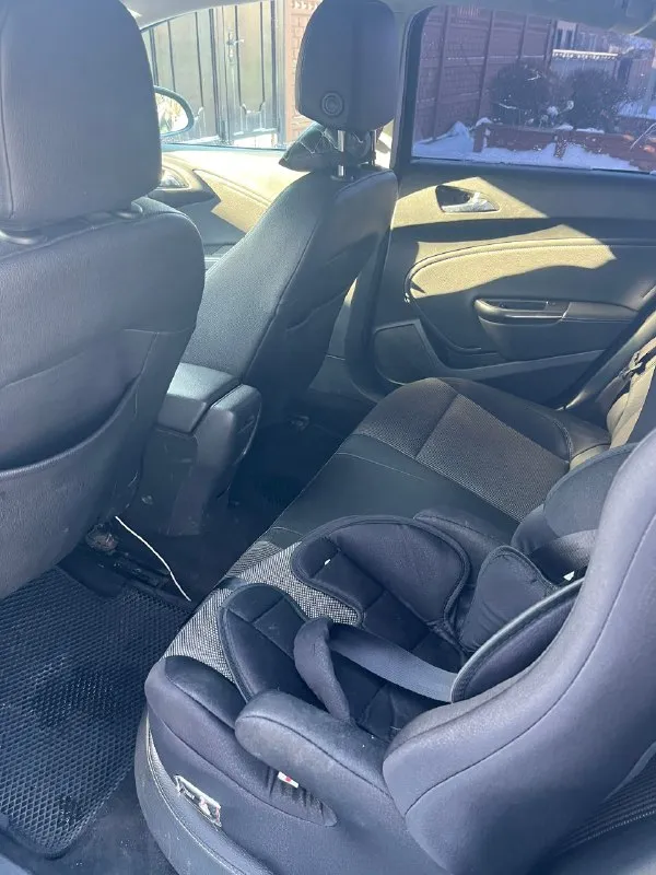 Продам опель астра j год 2011 пробег 197 тысяч 1.6 бензин акпп авто в хорошем состоянии, полностью обслужен, зимняя резина на 16 штампах, лето на 17 дисках г. горловка цена 750 000р торг тел +79493650945 - фотография - 9