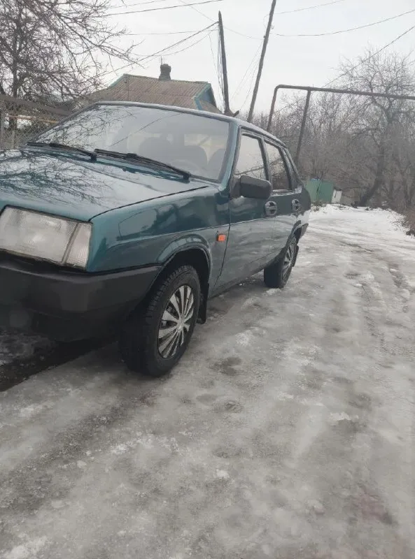 Ваз 21099,инжектор, евро 3,пробег 219 000,кап. рем. двиг. был на 185500 км. кузов в родном металле, сварки не требует. присутствуют рыжики. ходовая и тормозная часть перебрана, рулевая рейка заменена. новый аккумулятор, новая резина. цена: 210000руб, торг уместен. все вопросы по телефону +79493395692 артём +79493510677 руслан г. макеевка 📞 звоните: +7(949)3395692 - фотография - 4