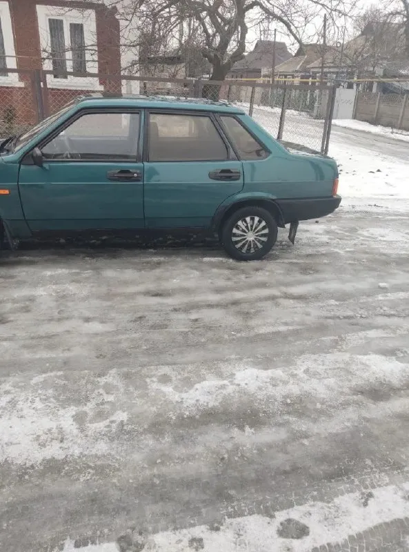 Ваз 21099,инжектор, евро 3,пробег 219 000,кап. рем. двиг. был на 185500 км. кузов в родном металле, сварки не требует. присутствуют рыжики. ходовая и тормозная часть перебрана, рулевая рейка заменена. новый аккумулятор, новая резина. цена: 210000руб, торг уместен. все вопросы по телефону +79493395692 артём +79493510677 руслан г. макеевка 📞 звоните: +7(949)3395692 - фотография - 6