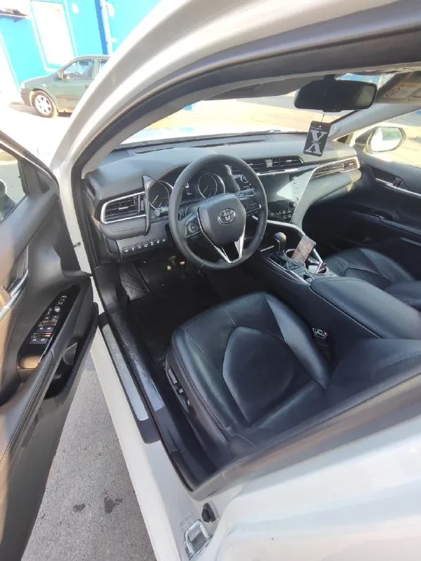 Продам toyota camry( toyota камри) 2019 года выпуска. выехала из салона в 2020. двигатель:3.5(249 л. с) коробка автомат(8-ступенчатый). в отличном техническом состоянии, двигатель шепчет, коробка листает как положено. машина в родном окрасе, без дтп и расчетов. машина дилерская(не америка). максимальная комплектация(executive safety):проекция на лобовое, камеры 360,вентиляция сидений, два ключа, старт-стоп, электро-шторки и т. д.последние то было 2 тысячи назад, машина обслужена. ходовая без единого стука. комплект зимней резины. с документами все отлично, я собственник машины. машина в керамике. остальные вопросы можете задать по телефону. цена 2.800.000. руб. тел. фен. +79493082622 мтс. +79787201935 📞 звоните: +7(949)3082622 - фотография - 10