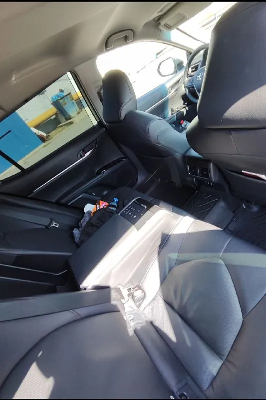 Продам toyota camry( toyota камри) 2019 года выпуска. выехала из салона в 2020. двигатель:3.5(249 л. с) коробка автомат(8-ступенчатый). в отличном техническом состоянии, двигатель шепчет, коробка листает как положено. машина в родном окрасе, без дтп и расчетов. машина дилерская(не америка). максимальная комплектация(executive safety):проекция на лобовое, камеры 360,вентиляция сидений, два ключа, старт-стоп, электро-шторки и т. д.последние то было 2 тысячи назад, машина обслужена. ходовая без единого стука. комплект зимней резины. с документами все отлично, я собственник машины. машина в керамике. остальные вопросы можете задать по телефону. цена 2.800.000. руб. тел. фен. +79493082622 мтс. +79787201935 📞 звоните: +7(949)3082622 - фотография - 5