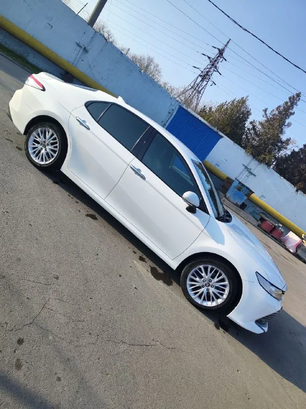 Продам toyota camry( toyota камри) 2019 года выпуска. выехала из салона в 2020. двигатель:3.5(249 л. с) коробка автомат(8-ступенчатый). в отличном техническом состоянии, двигатель шепчет, коробка листает как положено. машина в родном окрасе, без дтп и расчетов. машина дилерская(не америка). максимальная комплектация(executive safety):проекция на лобовое, камеры 360,вентиляция сидений, два ключа, старт-стоп, электро-шторки и т. д.последние то было 2 тысячи назад, машина обслужена. ходовая без единого стука. комплект зимней резины. с документами все отлично, я собственник машины. машина в керамике. остальные вопросы можете задать по телефону. цена 2.800.000. руб. тел. фен. +79493082622 мтс. +79787201935 📞 звоните: +7(949)3082622 - фотография - 6