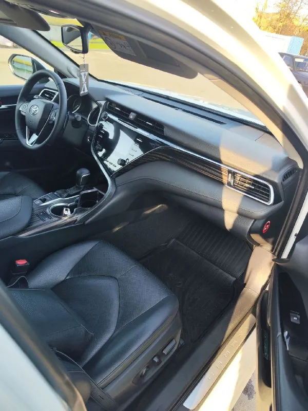 Продам toyota camry( toyota камри) 2019 года выпуска. выехала из салона в 2020. двигатель:3.5(249 л. с) коробка автомат(8-ступенчатый). в отличном техническом состоянии, двигатель шепчет, коробка листает как положено. машина в родном окрасе, без дтп и расчетов. машина дилерская(не америка). максимальная комплектация(executive safety):проекция на лобовое, камеры 360,вентиляция сидений, два ключа, старт-стоп, электро-шторки и т. д.последние то было 2 тысячи назад, машина обслужена. ходовая без единого стука. комплект зимней резины. с документами все отлично, я собственник машины. машина в керамике. остальные вопросы можете задать по телефону. цена 2.800.000. руб. тел. фен. +79493082622 мтс. +79787201935 📞 звоните: +7(949)3082622 - фотография - 9