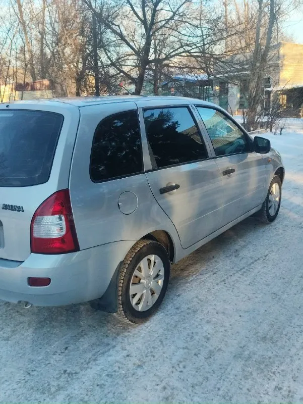 •продам ваз калину универсал 2011 года, •авто в отличном состоянии кузов ровный, без гнили и рыжиков, дно пороги стаканы ланджероны все целое, •по технике все отлично сел и поехал, двигатель 8 клап работает отлично масло не ест, по ходовой все отлично нечего не стучит не гремит машина едет как мячик, стоит газ евро 4 работает чётко, •по электрике все работает четко, в машине есть abs, электро усилитель руля, два стеклоподъёмника, есть сигнализация центральный замок все работает, стоит электро педаль, •резина зима в хорошем состоянии, салон чистый ухоженный торпеда все целое, стоит музыка обычная магнитофон и 4 колонки, • по документам все чётко, 2 хозяин всего по птс, штрафов запретов нет на учёт встанет без проблем, цена 385 тысяч торг у капота, все вопросы по тел +79491673768 или +79494128675 📞 звоните: +7(949)1673768 - фотография - 3