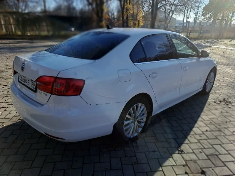 Продаю volkswagen jetta 2011 года 2.5 бензин комплектация sel старт–стоп, бесключевой доступ отдаю автомобиль с номерами с626ае автомобиль масло не ест, не дымит, коробка не пинается, отдаю новые противотуманные фары bi-led запакованные в коробке сейчас стоит зимний комплект резины, отдам летний комплект резины 1 100 000 +79493189555 📞 звоните: +7(949)3189555 - фотография - 3