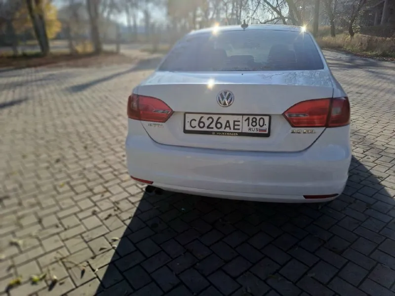 Продаю volkswagen jetta 2011 года 2.5 бензин комплектация sel старт–стоп, бесключевой доступ отдаю автомобиль с номерами с626ае автомобиль масло не ест, не дымит, коробка не пинается, отдаю новые противотуманные фары bi-led запакованные в коробке сейчас стоит зимний комплект резины, отдам летний комплект резины 1 100 000 +79493189555 📞 звоните: +7(949)3189555 - фотография - 4
