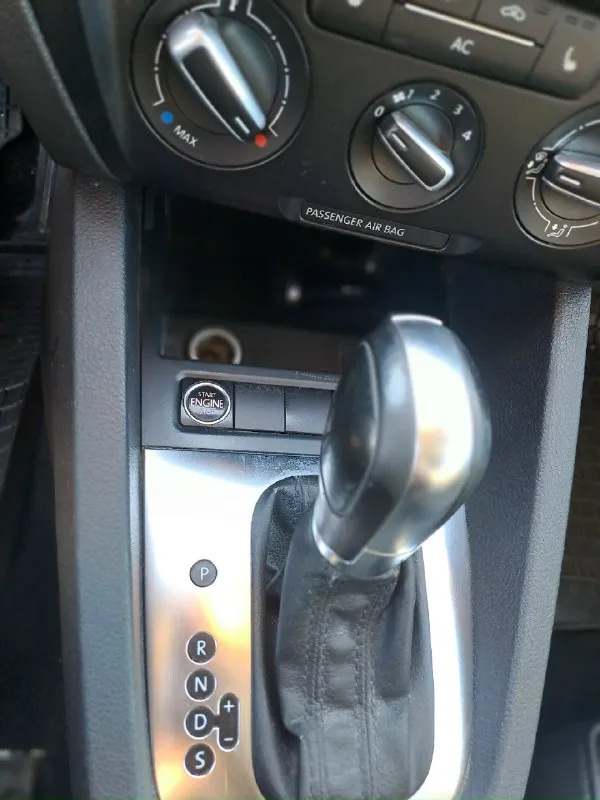 Продаю volkswagen jetta 2011 года 2.5 бензин комплектация sel старт–стоп, бесключевой доступ отдаю автомобиль с номерами с626ае автомобиль масло не ест, не дымит, коробка не пинается, отдаю новые противотуманные фары bi-led запакованные в коробке сейчас стоит зимний комплект резины, отдам летний комплект резины 1 100 000 +79493189555 📞 звоните: +7(949)3189555 - фотография - 5