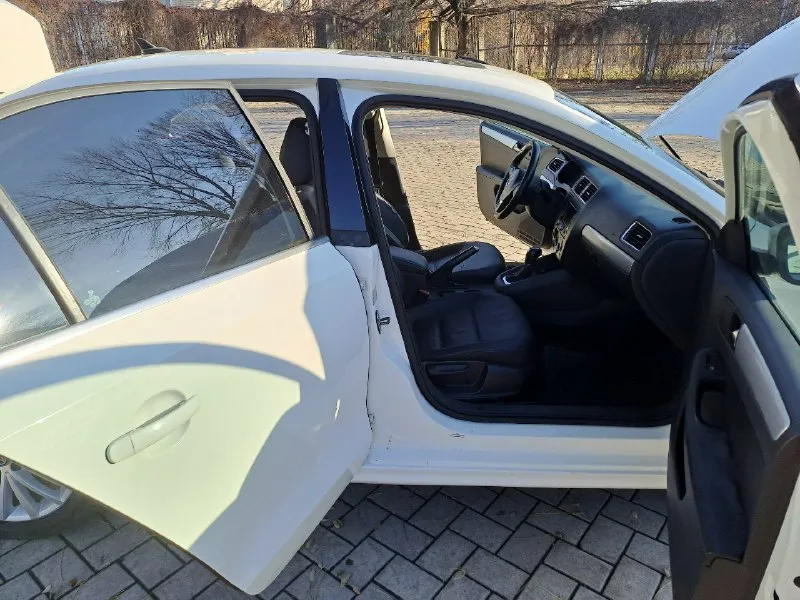 Продаю volkswagen jetta 2011 года 2.5 бензин комплектация sel старт–стоп, бесключевой доступ отдаю автомобиль с номерами с626ае автомобиль масло не ест, не дымит, коробка не пинается, отдаю новые противотуманные фары bi-led запакованные в коробке сейчас стоит зимний комплект резины, отдам летний комплект резины 1 100 000 +79493189555 📞 звоните: +7(949)3189555 - фотография - 6