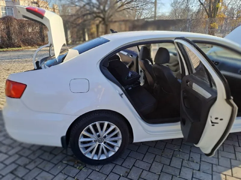 Продаю volkswagen jetta 2011 года 2.5 бензин комплектация sel старт–стоп, бесключевой доступ отдаю автомобиль с номерами с626ае автомобиль масло не ест, не дымит, коробка не пинается, отдаю новые противотуманные фары bi-led запакованные в коробке сейчас стоит зимний комплект резины, отдам летний комплект резины 1 100 000 +79493189555 📞 звоните: +7(949)3189555 - фотография - 8