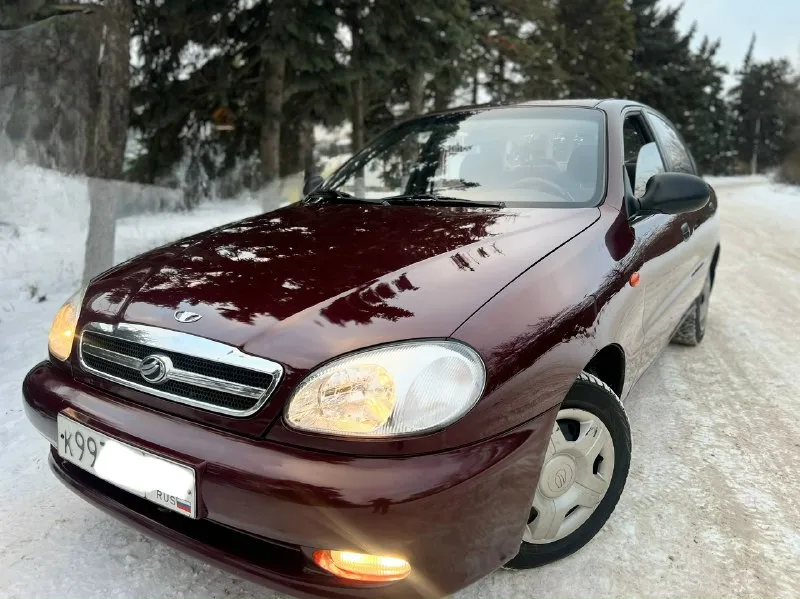 Продаю lanos-ланос в очень хорошем состоянии! один единственный владелец❗️ за всю жизнь. птс оригинал. родной подтверждённый пробег 158.000.км. гаражное хранения. максимальная 1.5л. sx. авто покупался новый в автосалоне в 2011 году. авто всю свою жизнь провела в донецке и ростове, в других городах не была! реагентов не видела. кузов лужёный оцинкован! в таком состоянии остались единицы… кузов без ржавчины!(что является редкостью для данного авто) соответственно и гнили тоже нет нигде не сверху, не снизу авто, и не внутри!!! днище-пороги-стаканы-лонжероны-арки-низ дверей-ниша в багажнике всё это идеально целое в первозданном состоянии!!! эксплуатировалась семьей максимально аккуратно. на улице не стояла(всегда была в гараже). технически обслужена от и до. двигатель 1.5л. работает как часы(масло не берёт). кпп и подвеска как у нового авто! едет просто идеально. недавно было сделано большое т. о с заменой грм, помпы, масла, фильтра. вложений не требует! самая максимальная к 📞 звоните: +7(949)4115300 - фотография - 2