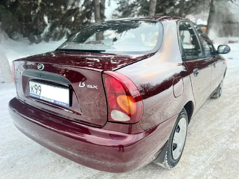 Продаю lanos-ланос в очень хорошем состоянии! один единственный владелец❗️ за всю жизнь. птс оригинал. родной подтверждённый пробег 158.000.км. гаражное хранения. максимальная 1.5л. sx. авто покупался новый в автосалоне в 2011 году. авто всю свою жизнь провела в донецке и ростове, в других городах не была! реагентов не видела. кузов лужёный оцинкован! в таком состоянии остались единицы… кузов без ржавчины!(что является редкостью для данного авто) соответственно и гнили тоже нет нигде не сверху, не снизу авто, и не внутри!!! днище-пороги-стаканы-лонжероны-арки-низ дверей-ниша в багажнике всё это идеально целое в первозданном состоянии!!! эксплуатировалась семьей максимально аккуратно. на улице не стояла(всегда была в гараже). технически обслужена от и до. двигатель 1.5л. работает как часы(масло не берёт). кпп и подвеска как у нового авто! едет просто идеально. недавно было сделано большое т. о с заменой грм, помпы, масла, фильтра. вложений не требует! самая максимальная к 📞 звоните: +7(949)4115300 - фотография - 6