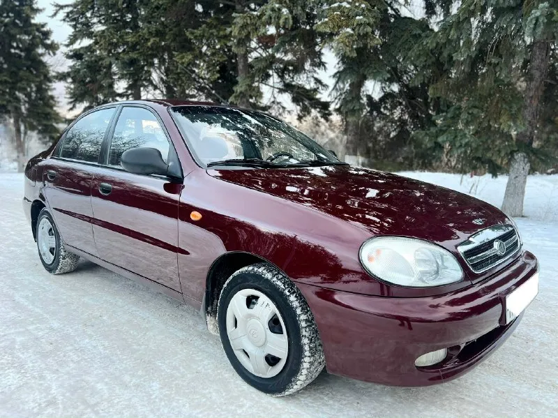 Продаю lanos-ланос в очень хорошем состоянии! один единственный владелец❗️ за всю жизнь. птс оригинал. родной подтверждённый пробег 158.000.км. гаражное хранения. максимальная 1.5л. sx. авто покупался новый в автосалоне в 2011 году. авто всю свою жизнь провела в донецке и ростове, в других городах не была! реагентов не видела. кузов лужёный оцинкован! в таком состоянии остались единицы… кузов без ржавчины!(что является редкостью для данного авто) соответственно и гнили тоже нет нигде не сверху, не снизу авто, и не внутри!!! днище-пороги-стаканы-лонжероны-арки-низ дверей-ниша в багажнике всё это идеально целое в первозданном состоянии!!! эксплуатировалась семьей максимально аккуратно. на улице не стояла(всегда была в гараже). технически обслужена от и до. двигатель 1.5л. работает как часы(масло не берёт). кпп и подвеска как у нового авто! едет просто идеально. недавно было сделано большое т. о с заменой грм, помпы, масла, фильтра. вложений не требует! самая максимальная к 📞 звоните: +7(949)4115300 - фотография - 7