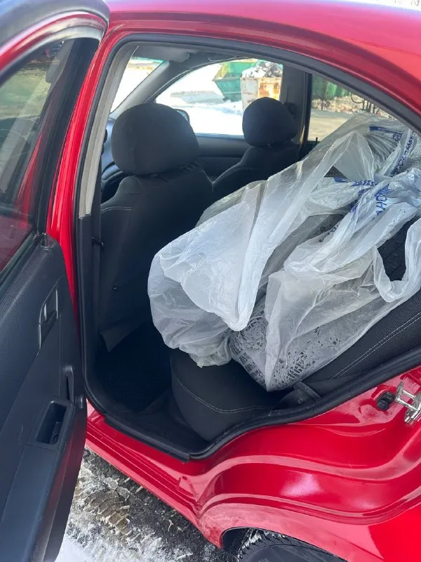 Продам chevrolet aveo, 2008 г. ✅ пробег: 219 000 км ✅ двигатель: 1.5 мт (украинская сборка) ✅ хозяев: 2 за всю историю ✅ состояние: отличное, полностью обслужена 🛠 техническое состояние: двигатель 1.5 работает ровно, не дымит, не троит. 🔧 29 000 км назад был капитальный ремонт двигателя. кузов целый, без дтп, дно и пороги заводские, без намёка на гниль. коробка идеал, без хрустов и вылетов. ходовая взбитая, без посторонних звуков. электрика всё работает исправно. ✨ богатая комплектация 📗 автотека — зелёная 🚘 машина использовалась только по луганской области 📄 продажа от собственника 📍 осмотр: г. свердловск 💰 цена: 499 000 ₽ 💬 торг реальному покупателю возле капота 📞 телефон: +7 (959) 187 1883 📞 звоните: +7(959)1871883 - фотография - 10