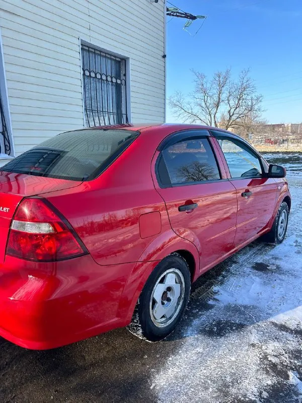 Продам chevrolet aveo, 2008 г. ✅ пробег: 219 000 км ✅ двигатель: 1.5 мт (украинская сборка) ✅ хозяев: 2 за всю историю ✅ состояние: отличное, полностью обслужена 🛠 техническое состояние: двигатель 1.5 работает ровно, не дымит, не троит. 🔧 29 000 км назад был капитальный ремонт двигателя. кузов целый, без дтп, дно и пороги заводские, без намёка на гниль. коробка идеал, без хрустов и вылетов. ходовая взбитая, без посторонних звуков. электрика всё работает исправно. ✨ богатая комплектация 📗 автотека — зелёная 🚘 машина использовалась только по луганской области 📄 продажа от собственника 📍 осмотр: г. свердловск 💰 цена: 499 000 ₽ 💬 торг реальному покупателю возле капота 📞 телефон: +7 (959) 187 1883 📞 звоните: +7(959)1871883 - фотография - 5