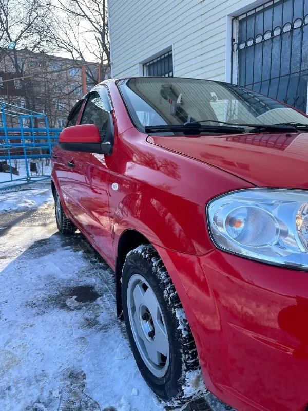 Продам chevrolet aveo, 2008 г. ✅ пробег: 219 000 км ✅ двигатель: 1.5 мт (украинская сборка) ✅ хозяев: 2 за всю историю ✅ состояние: отличное, полностью обслужена 🛠 техническое состояние: двигатель 1.5 работает ровно, не дымит, не троит. 🔧 29 000 км назад был капитальный ремонт двигателя. кузов целый, без дтп, дно и пороги заводские, без намёка на гниль. коробка идеал, без хрустов и вылетов. ходовая взбитая, без посторонних звуков. электрика всё работает исправно. ✨ богатая комплектация 📗 автотека — зелёная 🚘 машина использовалась только по луганской области 📄 продажа от собственника 📍 осмотр: г. свердловск 💰 цена: 499 000 ₽ 💬 торг реальному покупателю возле капота 📞 телефон: +7 (959) 187 1883 📞 звоните: +7(959)1871883 - фотография - 6