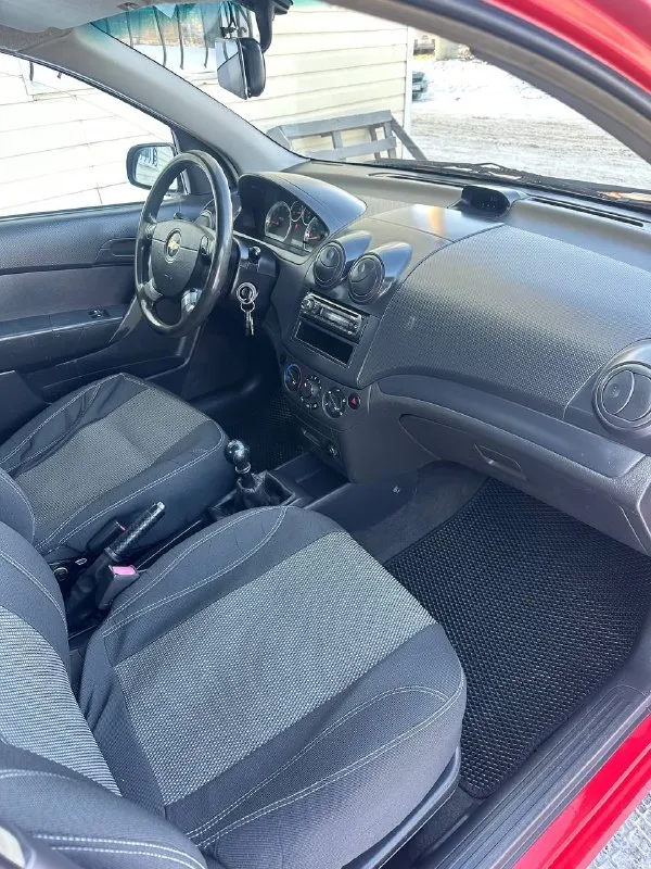 Продам chevrolet aveo, 2008 г. ✅ пробег: 219 000 км ✅ двигатель: 1.5 мт (украинская сборка) ✅ хозяев: 2 за всю историю ✅ состояние: отличное, полностью обслужена 🛠 техническое состояние: двигатель 1.5 работает ровно, не дымит, не троит. 🔧 29 000 км назад был капитальный ремонт двигателя. кузов целый, без дтп, дно и пороги заводские, без намёка на гниль. коробка идеал, без хрустов и вылетов. ходовая взбитая, без посторонних звуков. электрика всё работает исправно. ✨ богатая комплектация 📗 автотека — зелёная 🚘 машина использовалась только по луганской области 📄 продажа от собственника 📍 осмотр: г. свердловск 💰 цена: 499 000 ₽ 💬 торг реальному покупателю возле капота 📞 телефон: +7 (959) 187 1883 📞 звоните: +7(959)1871883 - фотография - 8