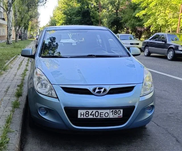 Продам hyundai i20 1.4 at (100 л. с.), 2010, 203 000 км машинка в хорошем состоянии, владею почти 2... - фотография