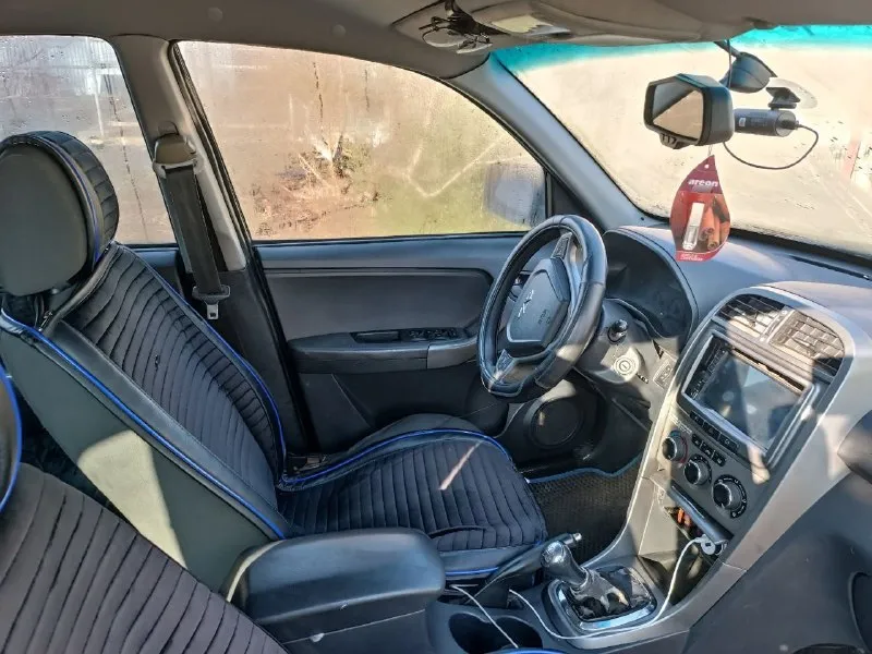 Продам cherry tiggo t11 fl 1.8 механика, 132 л. с. пробег 195500 машина ухоженная, все сделано для себя по технической части: двигатель работает без нареканий, замена ремня и роликов грм была год назад коробка в идеале, все передачи включаются без усилий ходовка полностью заменена на toyota rav4 ( по размерам идентична), все детали оригинальные toyota рулевая колонка в сборе заменена пол года назад дворники заменены вместе с трапецией новый стартер аккумулятор akom ( покупал меньше года назад) тормозные колодки и тормозные диски новые( проехали около 300-400км) на зимней резине pirelli ice zero ( состояние отличное) и отдам полный комплект летней резины установлен регистратор 70mai по лкп: состояние удовлетворительное, но не идеальное были царапины и рыжики, обрабатывал и подмазывал гнили и дырок нет есть мелкие недостатки по электрике не влияющие на езду с документами все в порядке, штрафов нет. на рос. учёте полное переоформление в мрэо +7949 369-36-88 650.000р. торг т 📞 звоните: +7(949)3693688 - фотография - 5