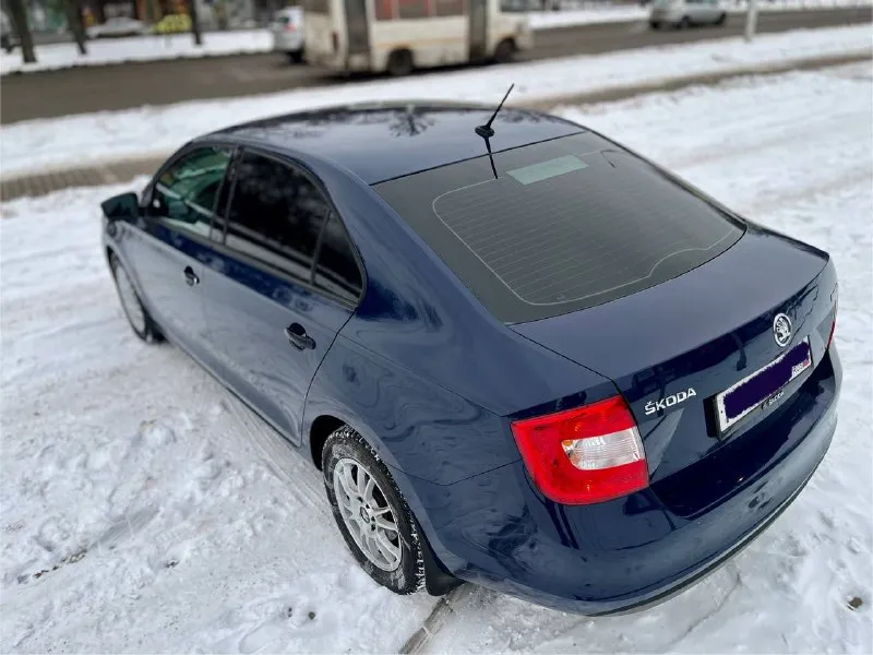 🚘 skoda рапид 📏 пробег: 200.000 📆 год: 2016 📝 кпп: ⚙️ описание: автомобиль в отличном состоянии без преувеличения! в красивом цвете. надёжный мотор 1.6 mpi. передний привод. два владельца за всю историю эксплуатации. честный родной пробег. без ржавчины и рыжиков. ходовая в идеальном состоянии, не гремит, не стучит и т. д. состояние салона как новое, нет царапин, затертых сидений и прочего. два комплекта резины. любые проверки приветствую. любой вид оформление. торг уместен естественно. 💰 цена: 899.000 торг 🌍 город донец ! 📲 tg: sss$ 📞 +7(949)5905326 - фотография - 3