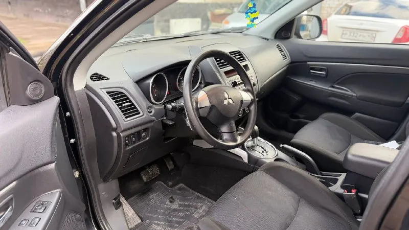 💶 цена: 980.000₽. торг, возможен обмен. 🚘 марка / модель: mitsubishi asx 📅 год выпуска: 2012 📊 пробег:.198.000 км ⛽ двигатель (тип, объем, ):бензин 1.8 🔧 тип кпп: автомат харцызск-макеевка тел +7 (949) 040-28-44 феникс. николай +7 (920) 211-58-75. мегафон. ватсап, телеграмм, 📝описание: по документам авто чистая, любое оформление, пробег родной, автомобиль в очень хорошем состоянии, кузов практически весь в родной краски, не битый, без гнили и ржавчины, пороги и дно в идеальном состоянии. по технической части автомобиль полностью обслужен, двигатель работает тихо, масло не ест от слова совсем, коробка работает идеально, во всех режимах, ходовая полностью обслужена, комплектация: кондиционер обслужен, подогрев сидений и зеркал, все стеклоподъемники, електрозеркала, abs, esp, штатная сигнализация, родная мультимедиа, подрулевые лепестки, два ключа, новая зимняя резина на литье. звоните в любое время. возможен обмен. - фотография - 10