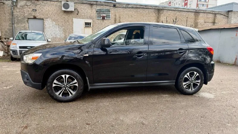 💶 цена: 980.000₽. торг, возможен обмен. 🚘 марка / модель: mitsubishi asx 📅 год выпуска: 2012 📊 пробег:.198.000 км ⛽ двигатель (тип, объем, ):бензин 1.8 🔧 тип кпп: автомат харцызск-макеевка тел +7 (949) 040-28-44 феникс. николай +7 (920) 211-58-75. мегафон. ватсап, телеграмм, 📝описание: по документам авто чистая, любое оформление, пробег родной, автомобиль в очень хорошем состоянии, кузов практически весь в родной краски, не битый, без гнили и ржавчины, пороги и дно в идеальном состоянии. по технической части автомобиль полностью обслужен, двигатель работает тихо, масло не ест от слова совсем, коробка работает идеально, во всех режимах, ходовая полностью обслужена, комплектация: кондиционер обслужен, подогрев сидений и зеркал, все стеклоподъемники, електрозеркала, abs, esp, штатная сигнализация, родная мультимедиа, подрулевые лепестки, два ключа, новая зимняя резина на литье. звоните в любое время. возможен обмен. - фотография - 2
