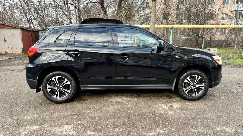 💶 цена: 980.000₽. торг, возможен обмен. 🚘 марка / модель: mitsubishi asx 📅 год выпуска: 2012 📊 пробег:.198.000 км ⛽ двигатель (тип, объем, ):бензин 1.8 🔧 тип кпп: автомат харцызск-макеевка тел +7 (949) 040-28-44 феникс. николай +7 (920) 211-58-75. мегафон. ватсап, телеграмм, 📝описание: по документам авто чистая, любое оформление, пробег родной, автомобиль в очень хорошем состоянии, кузов практически весь в родной краски, не битый, без гнили и ржавчины, пороги и дно в идеальном состоянии. по технической части автомобиль полностью обслужен, двигатель работает тихо, масло не ест от слова совсем, коробка работает идеально, во всех режимах, ходовая полностью обслужена, комплектация: кондиционер обслужен, подогрев сидений и зеркал, все стеклоподъемники, електрозеркала, abs, esp, штатная сигнализация, родная мультимедиа, подрулевые лепестки, два ключа, новая зимняя резина на литье. звоните в любое время. возможен обмен. - фотография - 6