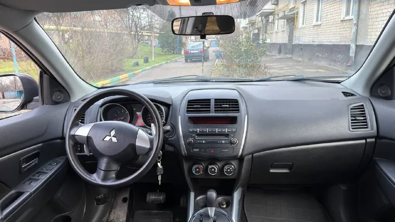 💶 цена: 980.000₽. торг, возможен обмен. 🚘 марка / модель: mitsubishi asx 📅 год выпуска: 2012 📊 пробег:.198.000 км ⛽ двигатель (тип, объем, ):бензин 1.8 🔧 тип кпп: автомат харцызск-макеевка тел +7 (949) 040-28-44 феникс. николай +7 (920) 211-58-75. мегафон. ватсап, телеграмм, 📝описание: по документам авто чистая, любое оформление, пробег родной, автомобиль в очень хорошем состоянии, кузов практически весь в родной краски, не битый, без гнили и ржавчины, пороги и дно в идеальном состоянии. по технической части автомобиль полностью обслужен, двигатель работает тихо, масло не ест от слова совсем, коробка работает идеально, во всех режимах, ходовая полностью обслужена, комплектация: кондиционер обслужен, подогрев сидений и зеркал, все стеклоподъемники, електрозеркала, abs, esp, штатная сигнализация, родная мультимедиа, подрулевые лепестки, два ключа, новая зимняя резина на литье. звоните в любое время. возможен обмен. - фотография - 9