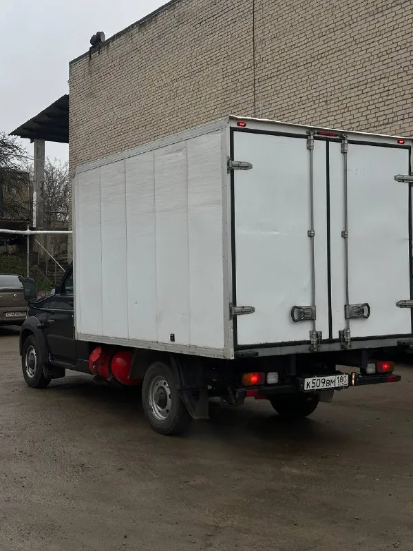 Продается уаз profi грузовой фургон 2018 года выпуска, готовый к любым задачам! • мощность двигателя: 150 л. с. – уверенная тяга для перевозки грузов. • пробег: 126 000 км. • состояние: полностью на ходу, готова к эксплуатации. • установлено газобаллонное оборудование (гбо), что позволит существенно снизить расходы на топливо. • прозрачная история обслуживания: автомобиль регулярно обслуживался на сертифицированном сто. готовы предоставить историю обслуживания по запросу. • обслуживание: - замена комплекта сцепления: обеспечивает плавное переключение передач и долгий срок службы. - дефектовка и полное обслуживание коробки передач: гарантирует надежную работу трансмиссии. • автомобиль находится в отличном техническом состоянии и не требует вложений. цена 1млн. руб. г. донецк +79493115540 дмитрий 📲 tg: olena galanova 📞 звоните: +7(949)3115540 - фотография - 5