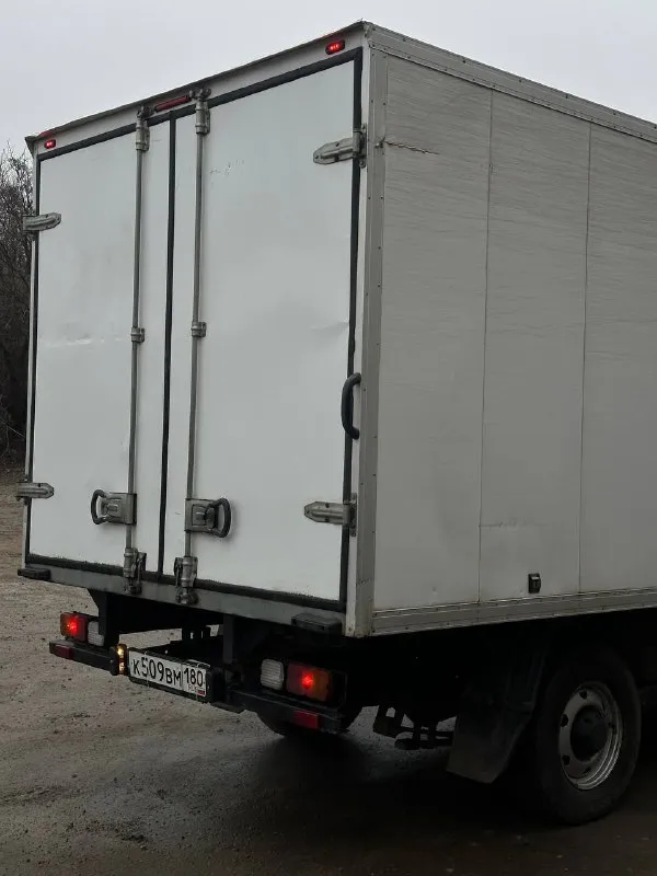 Продается уаз profi грузовой фургон 2018 года выпуска, готовый к любым задачам! • мощность двигателя: 150 л. с. – уверенная тяга для перевозки грузов. • пробег: 126 000 км. • состояние: полностью на ходу, готова к эксплуатации. • установлено газобаллонное оборудование (гбо), что позволит существенно снизить расходы на топливо. • прозрачная история обслуживания: автомобиль регулярно обслуживался на сертифицированном сто. готовы предоставить историю обслуживания по запросу. • обслуживание: - замена комплекта сцепления: обеспечивает плавное переключение передач и долгий срок службы. - дефектовка и полное обслуживание коробки передач: гарантирует надежную работу трансмиссии. • автомобиль находится в отличном техническом состоянии и не требует вложений. цена 1млн. руб. г. донецк +79493115540 дмитрий 📲 tg: olena galanova 📞 звоните: +7(949)3115540 - фотография - 6