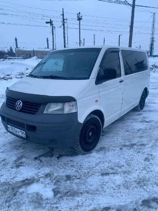 Продаю volkswagen т5 короткая база пассажир 7+1, сидения на быстросьемах что очень удобно! двигатель 1.9 без нареканий как и коробка, из недавнего был заменен картридж турбины. два комплекта колес, каждые по сезону отъездили. цена данного тс-1.2🍋+79494261207 📞 звоните: +7(949)4261207 - фотография - 2