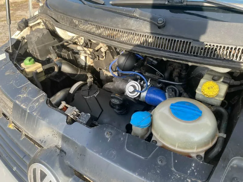 Продаю volkswagen т5 короткая база пассажир 7+1, сидения на быстросьемах что очень удобно! двигатель 1.9 без нареканий как и коробка, из недавнего был заменен картридж турбины. два комплекта колес, каждые по сезону отъездили. цена данного тс-1.2🍋+79494261207 📞 звоните: +7(949)4261207 - фотография - 5